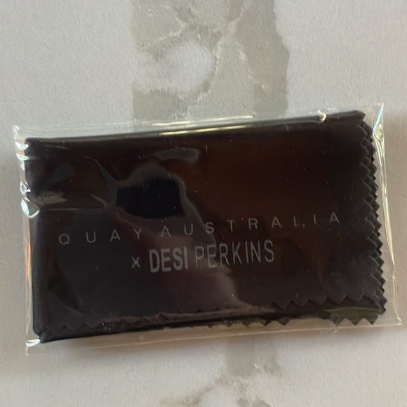 *SALE* Quay High Key Sunglasses - Picture 5 of 6